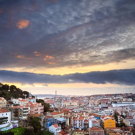 شقة Charming In Private At Graca Lisboa