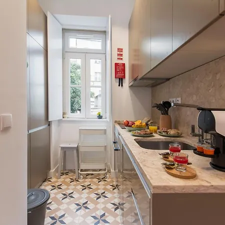 Charming In Private At Graca Lissabon